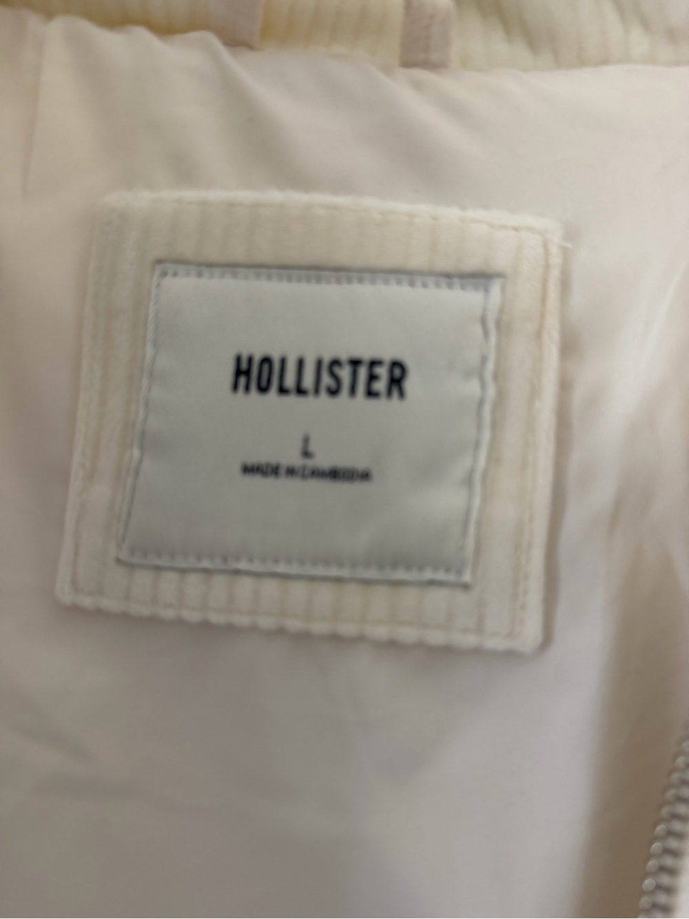 Hollister Classic Women's Puffer Jacket in Cream - Picture 3 of 5